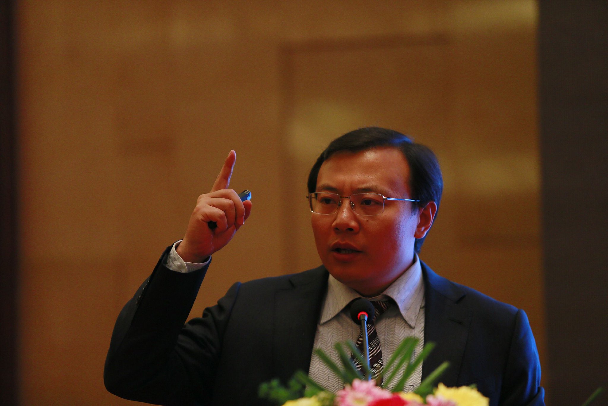 VIP群成员满仓融资亏超千万元？任泽平回应